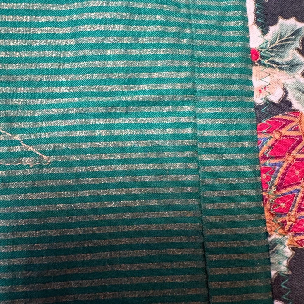 Holiday Patchwork Quilt  Blanket with Red and Green Floral Design